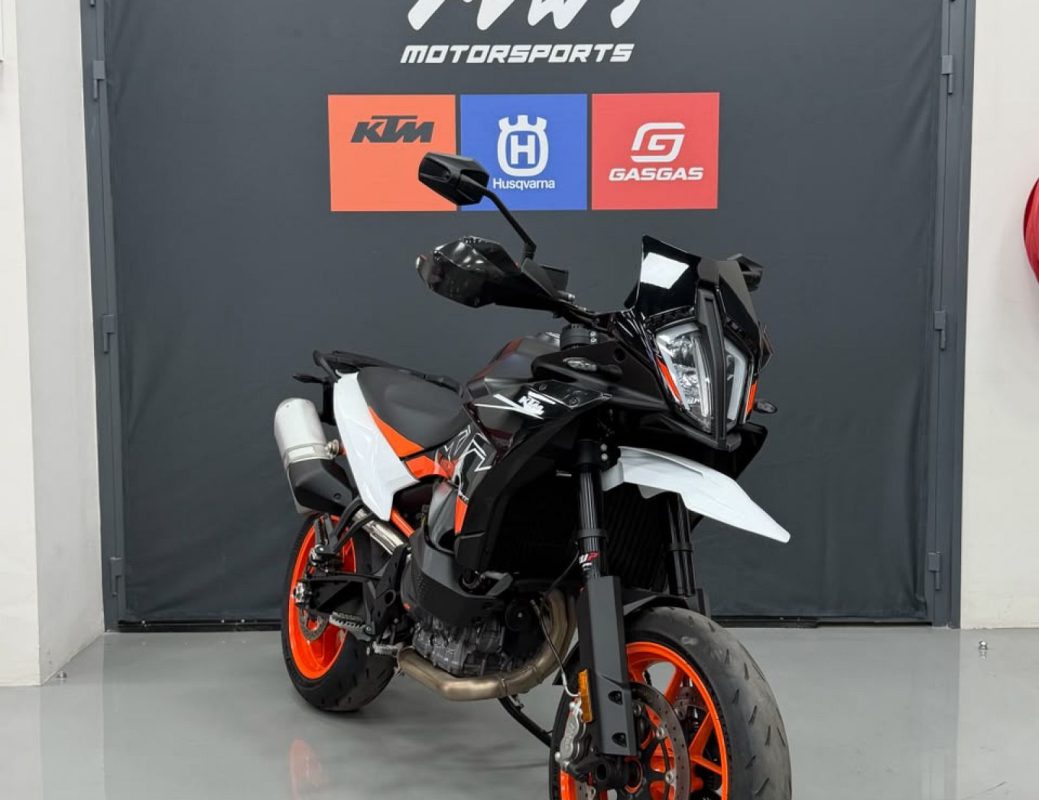 2023 KTM 890 SMT Supermoto
