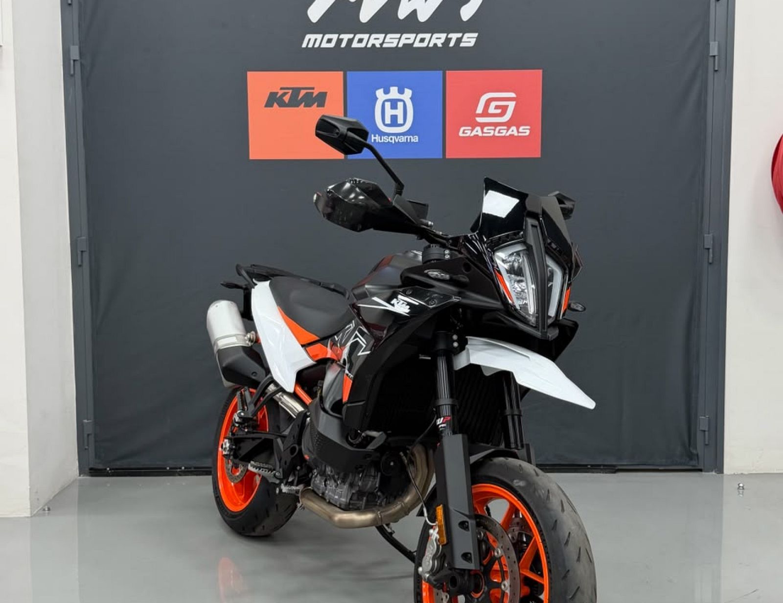 2023 KTM 890 SMT Supermoto