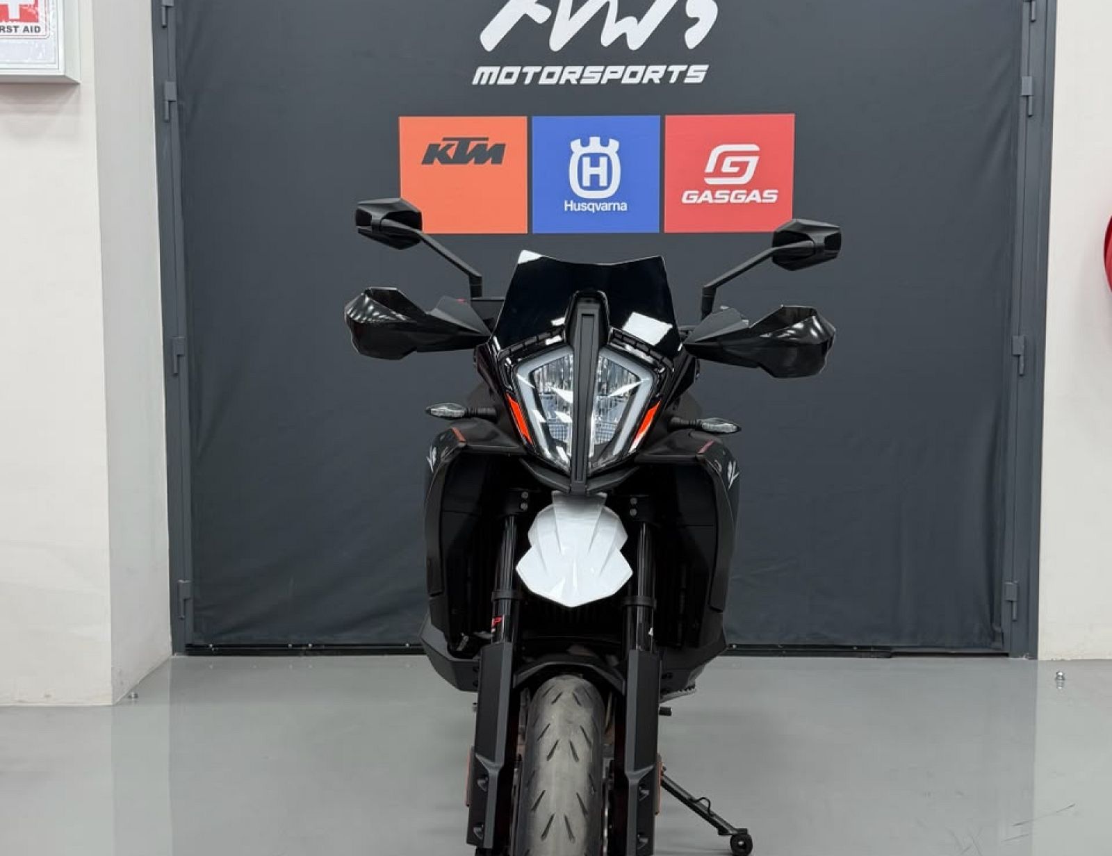 2023 KTM 890 SMT Supermoto